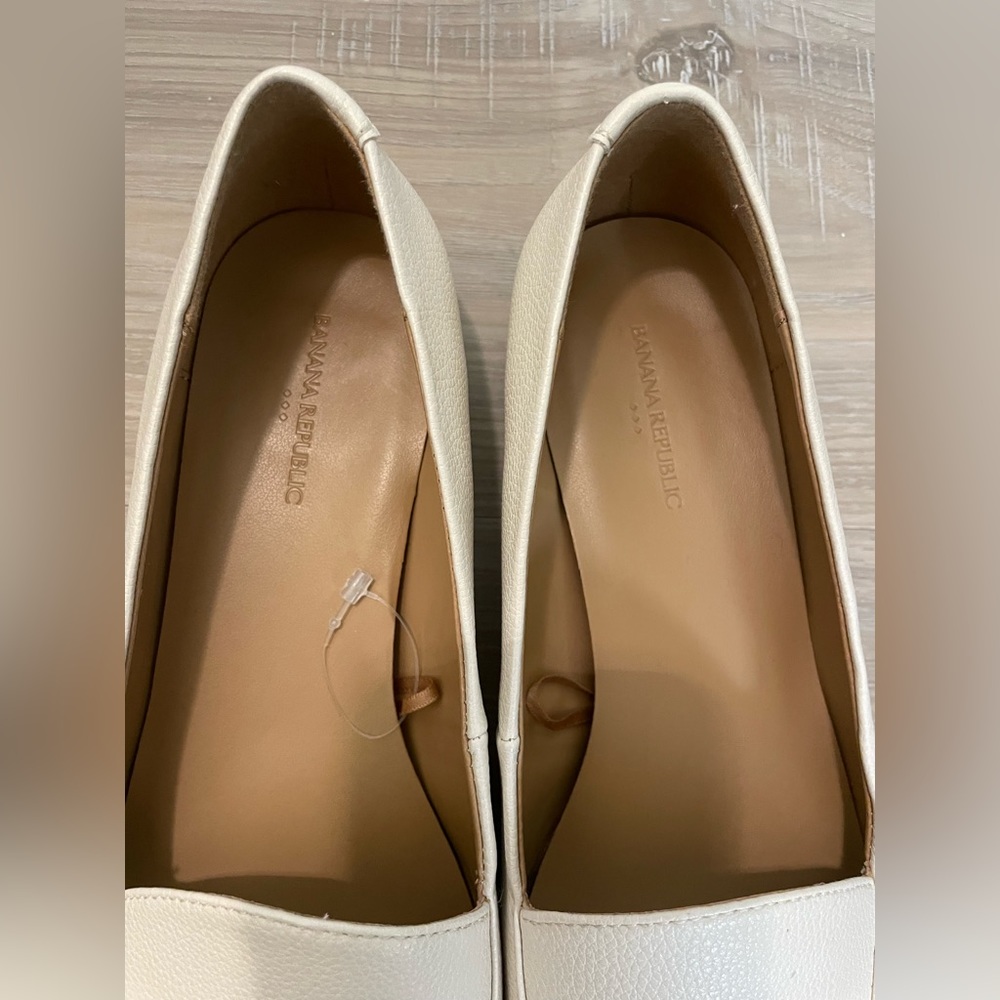Banana Republic Size 6 Ivory Flat Ballerina Shoes - Picture 4 of 4